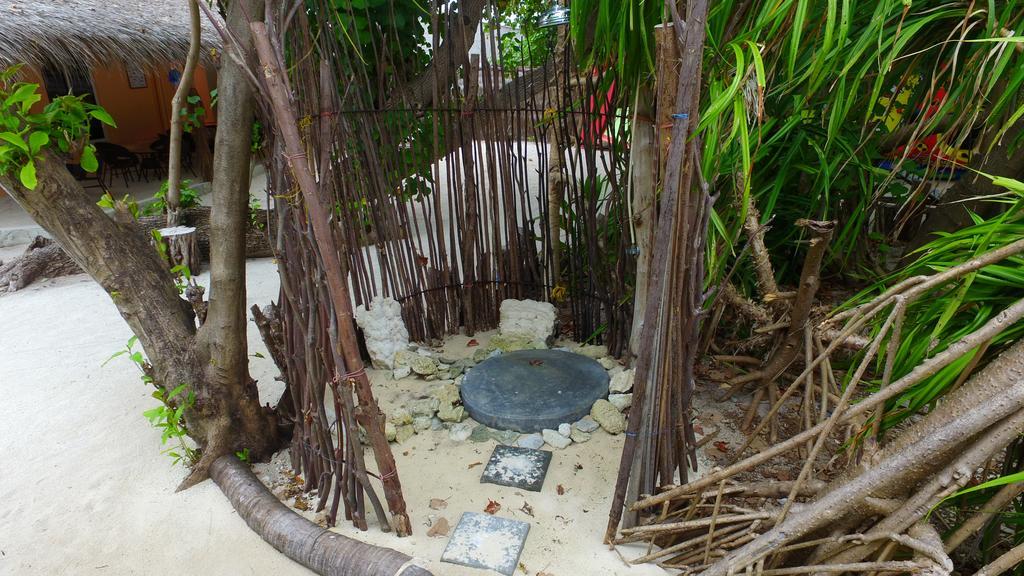 Rasdhoo Island Inn Beachfront Exterior photo