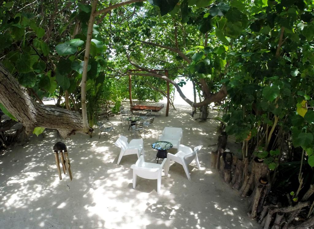 Rasdhoo Island Inn Beachfront Exterior photo