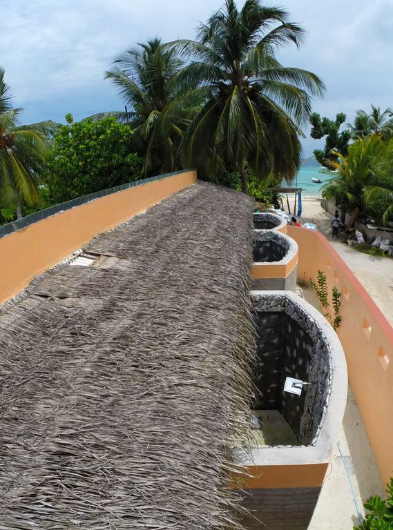 Rasdhoo Island Inn Beachfront Exterior photo