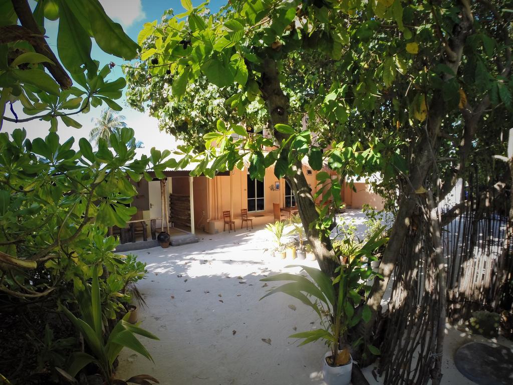 Rasdhoo Island Inn Beachfront Exterior photo