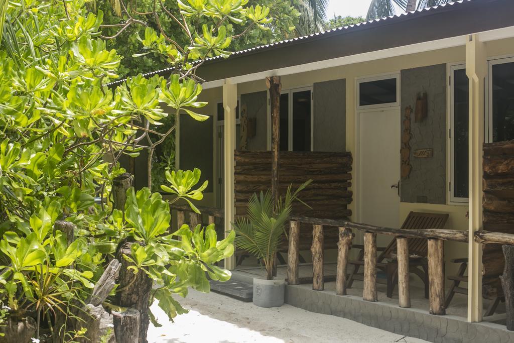 Rasdhoo Island Inn Beachfront Exterior photo