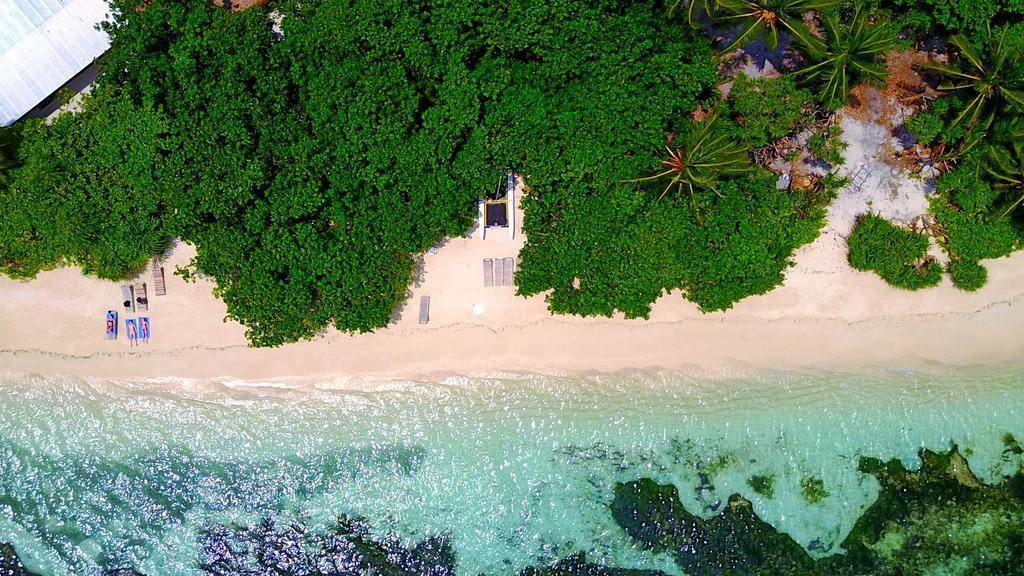 Rasdhoo Island Inn Beachfront Exterior photo