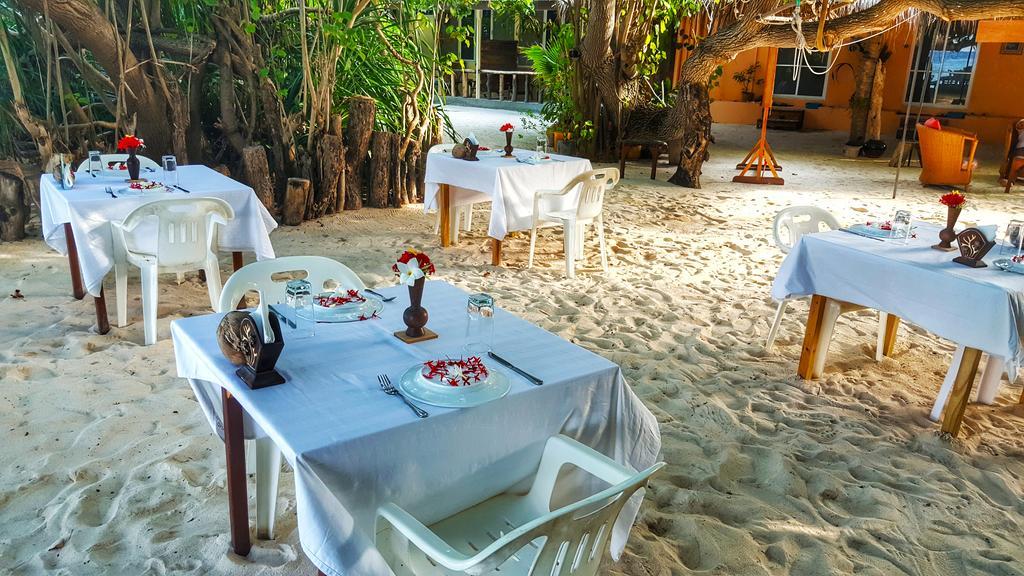 Rasdhoo Island Inn Beachfront Exterior photo